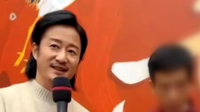 换发型比发胖更可怕，颜值降低是小事，吴京简直像换了张脸