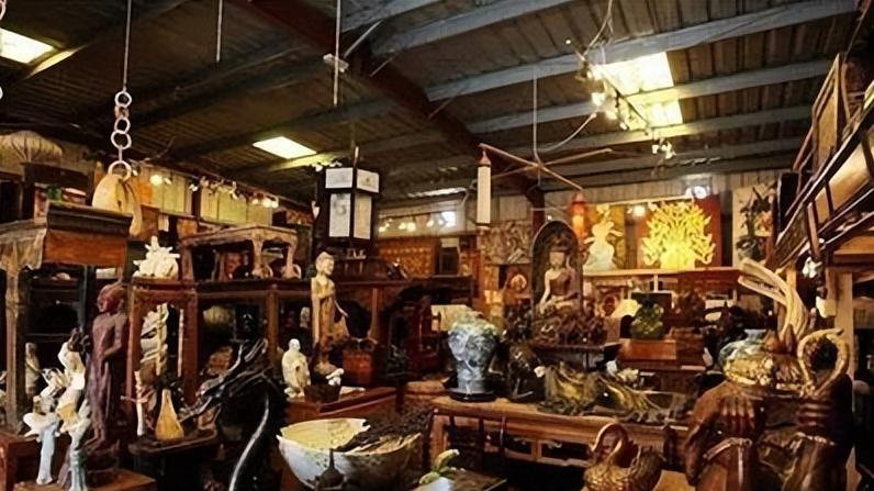 男子卖掉价值三十万的玉扳指，几天后却在妻子的枕头下发现