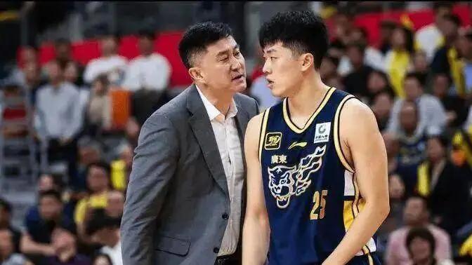 央视直播！广东拒绝爆冷，杜锋立军令状，徐杰当大腿，萨姆纳复出