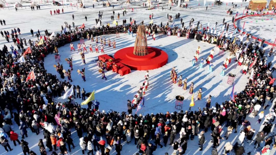 冬天的镜泊湖有多好玩？冬捕仪式盛大堪比查干湖，瀑布变身成冰帘