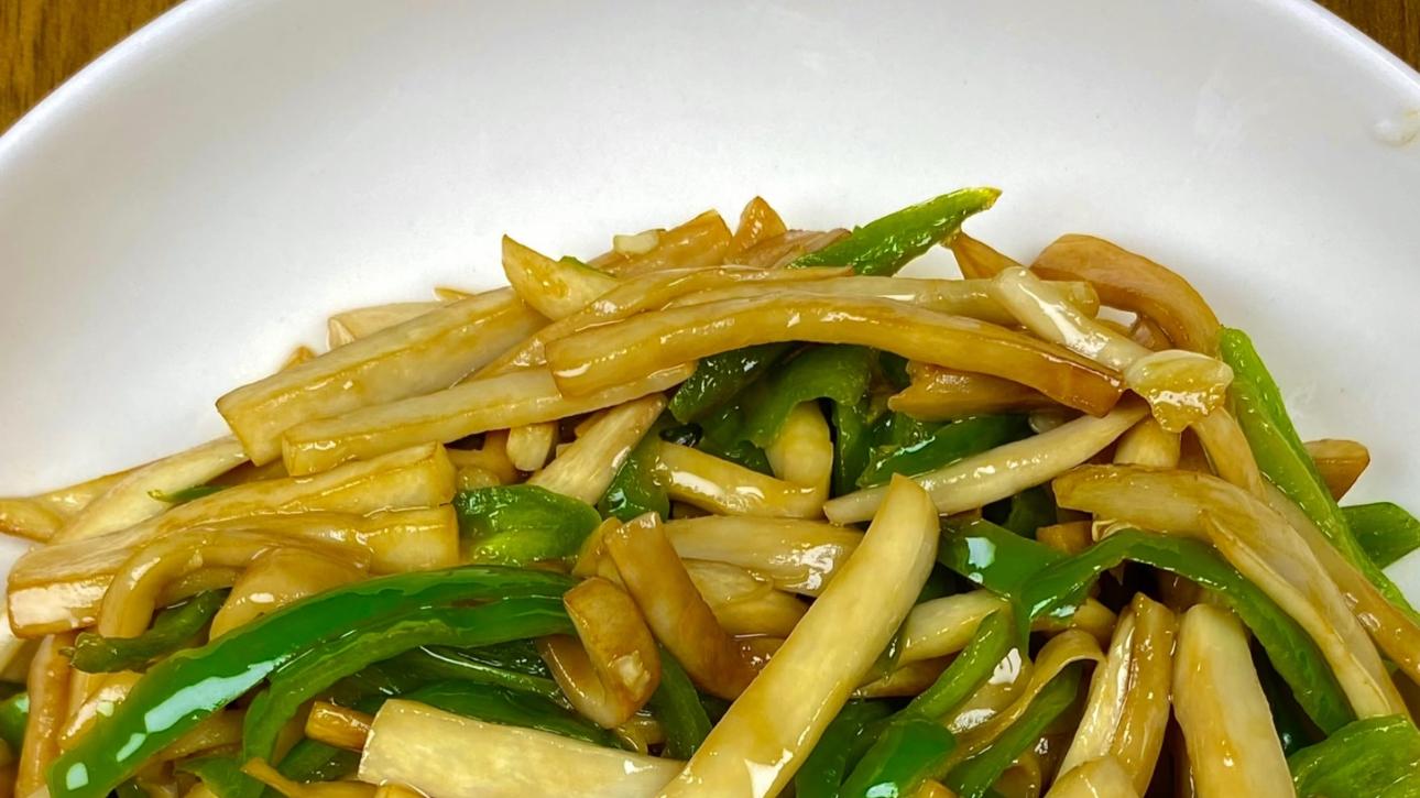 哎哟！米饭杀手来了！青椒炒杏鲍菇这样做，一口就上瘾，太绝了！