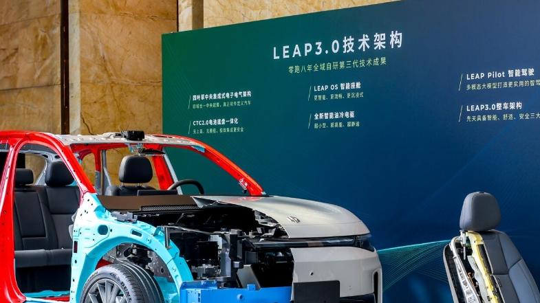 零跑汽车2024凭啥交付近30万还提前盈利？LEAP3.0给出答案！