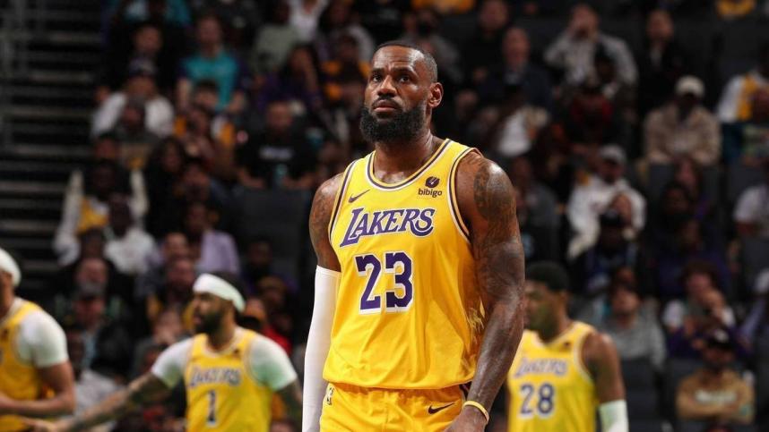 詹姆斯：我还能统治NBA7年时间，但不会这么做因为要给年轻人机会！