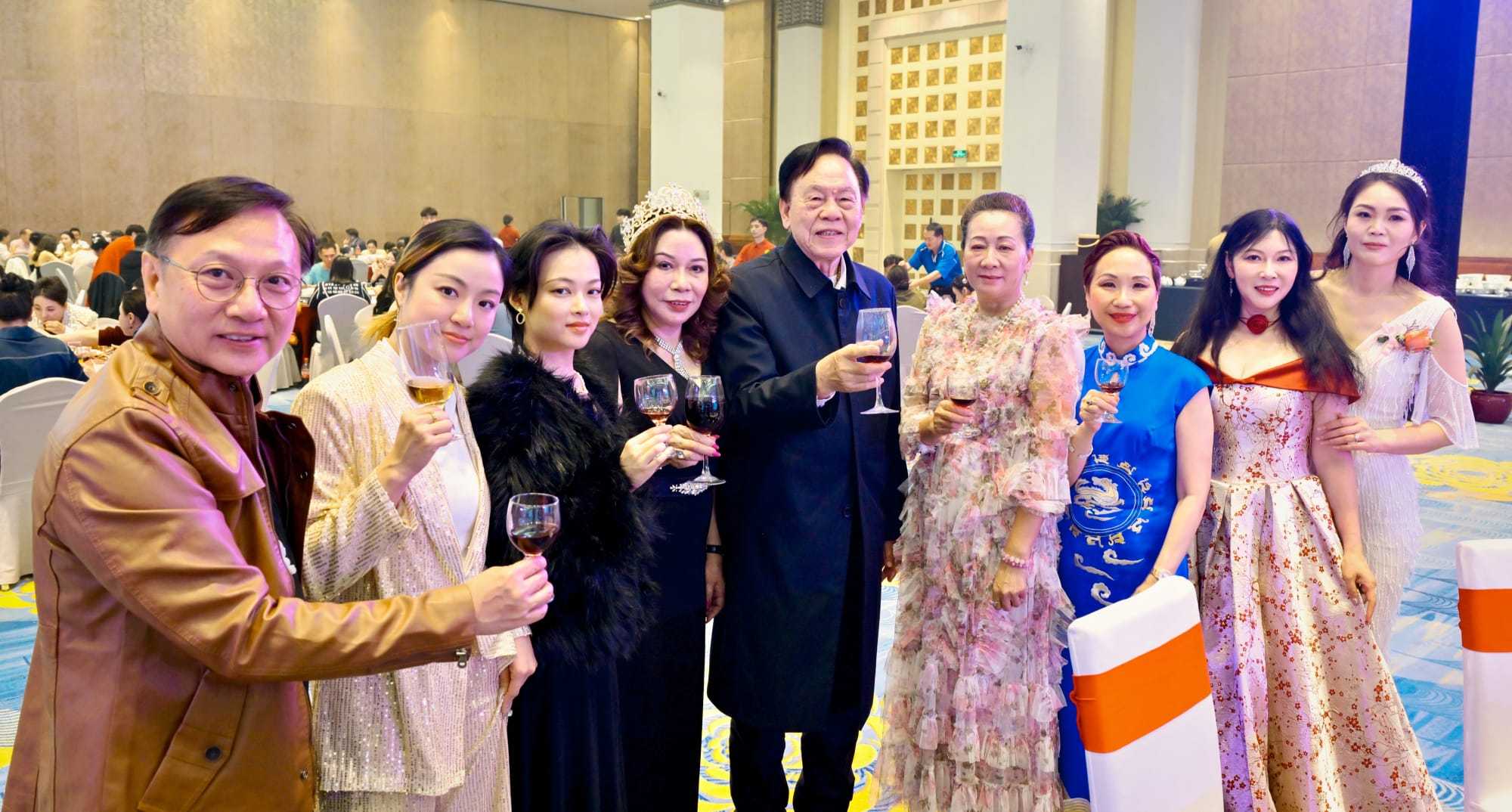 电影《北纬38度之恋》主创团队亮相第28届环球夫人大赛广州赛区总决赛