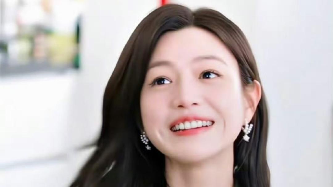 陈妍希“饺子脸”出圈：抗老神颜背后的自然美学新范式