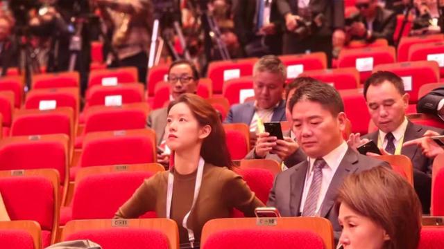 刘强东婚变传闻再起？网友喊话：东哥的幸福我们自己操心！