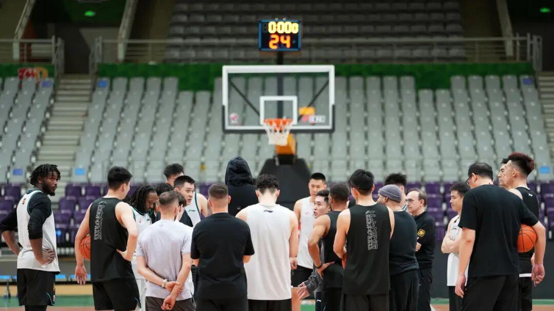 伤情加重！辽篮第一核心缺席CBA联赛周期曝光，杨鸣脸色挂不住了