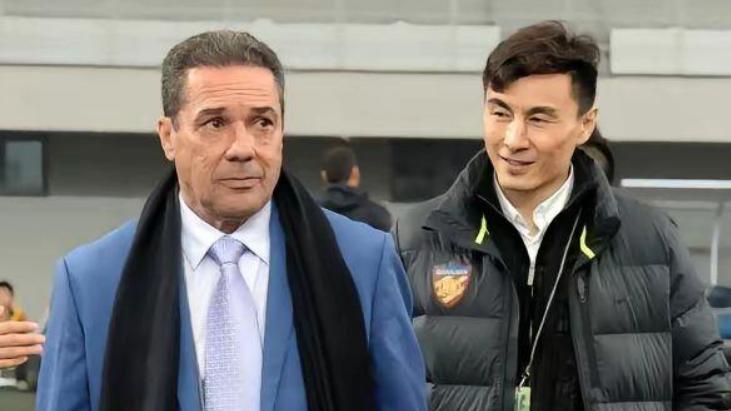 再见！73岁名帅宣布退休，曾与李玮锋不和，如今坦言：不想当教练了