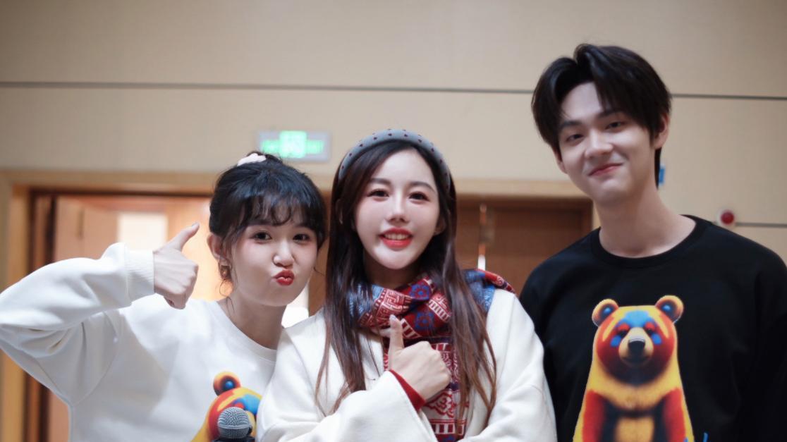 半个娱乐圈都来助威，95后作家跨界拍剧，却打破了影视圈常规模式