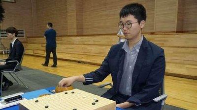 南洋杯决赛再现中韩围棋巅峰对决，王星昊首局中盘负申真谞