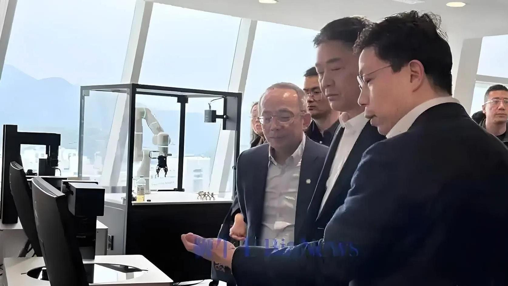 刘强东现身香港科大，京东AI战略正悄然布局？