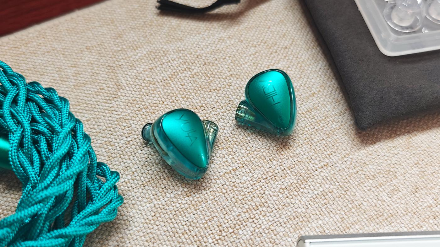 技术下放！HiBy YuLa入耳式耳机的“亲民”豪华，动了谁的蛋糕？