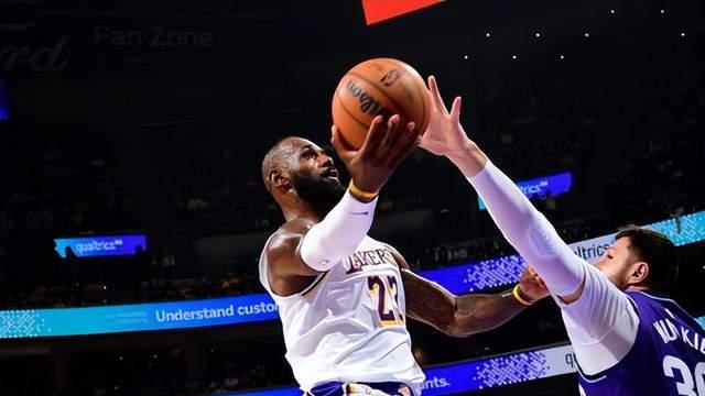 湖人四连胜！老詹发挥最差？美媒点名+裁判漏判！离谱！