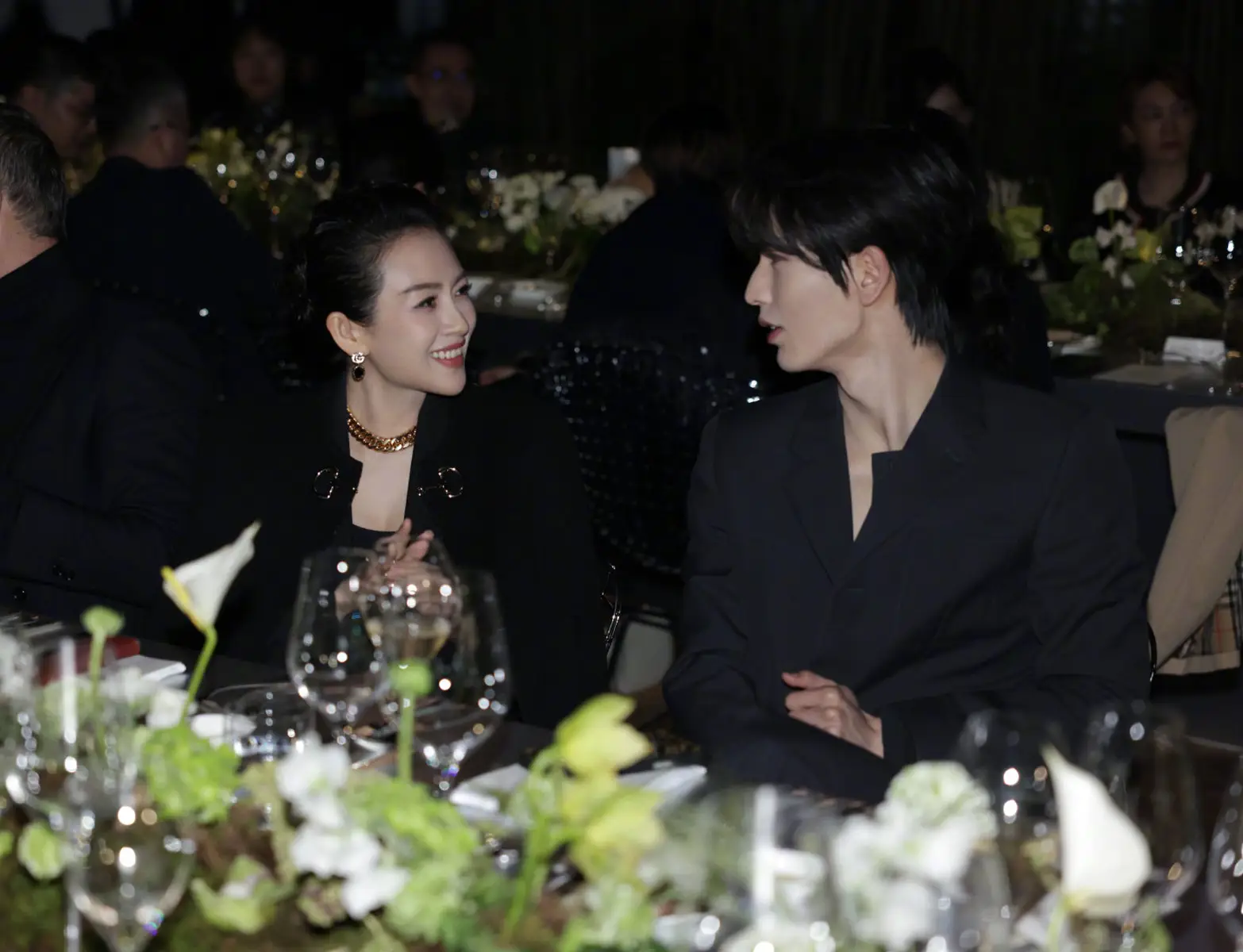 章子怡与张凌赫同框：当优雅女王邂逅贵公子，豪门姐弟既视感拉满