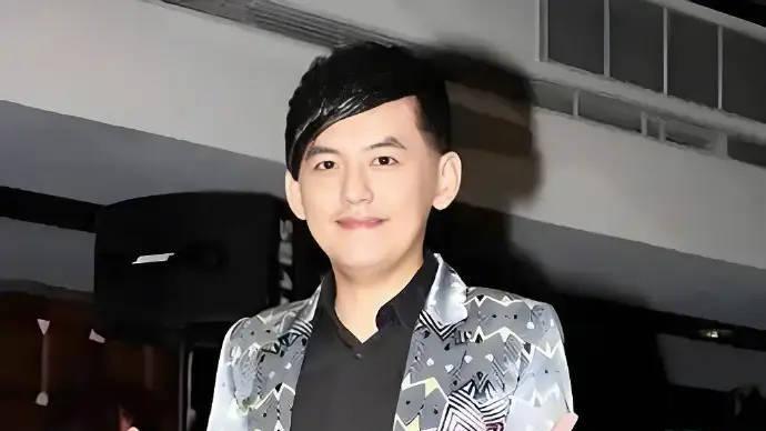 黄子佼与全部被害人达成和解，忏悔称因愚蠢好奇失去妻女和事业