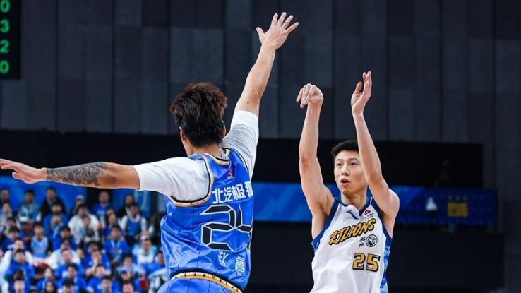 赛季首败！广厦6分险胜终结北京7连胜 赵睿22+9+6孙铭徽22分