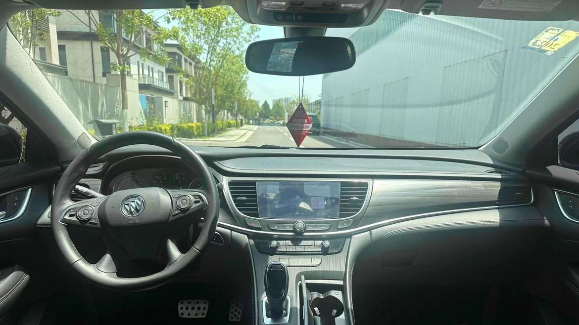 家用大五座，2020款别克君越，10万出头值得入手吗？