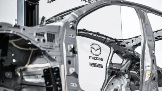 MAZDA EZ-6在C-NCAP测试中大放异彩，定义安全新标杆