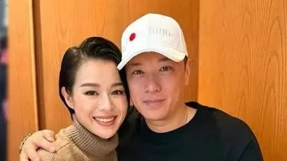胡杏儿老公李乘德首次回应夜店“左拥右抱”！称照片角度容易误导，庄思明为其做担保
