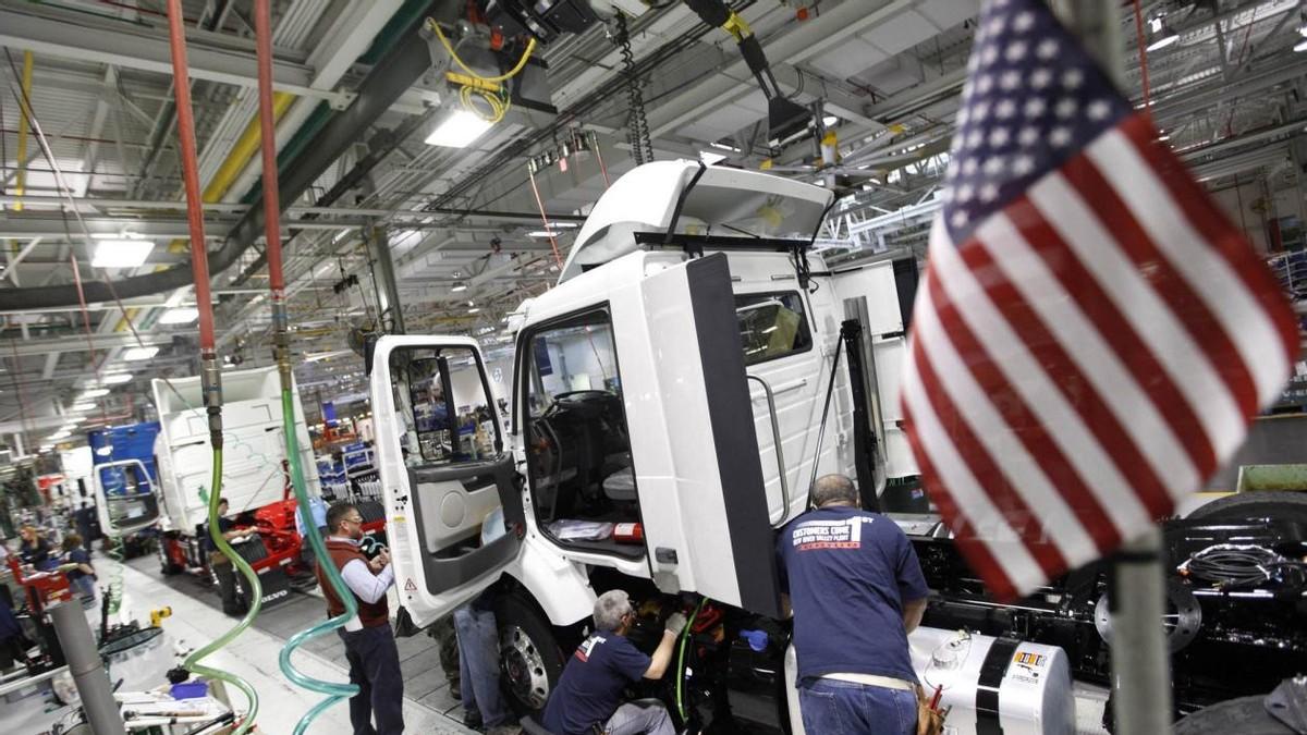 中美航母又相遇？日舰暴露美军行踪，菲媒：4艘中国战舰抵近禁区