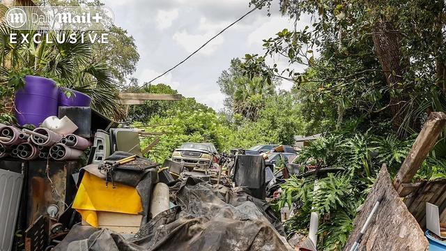 佛州大爷手搓飞机被阻，愤然打造垃圾屋报复社会！全小区变臭
