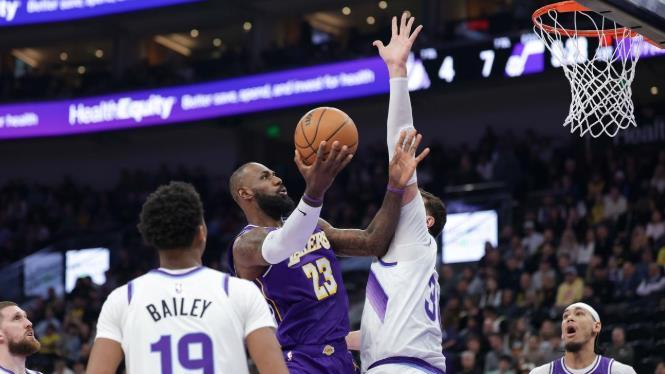 太猛了，双星狂轰73+18+24三擒爵士，小李不在又疯狂了