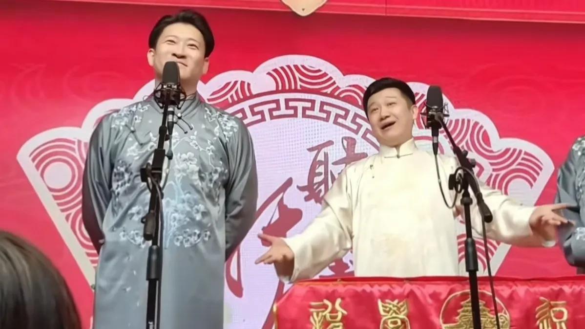 马季徒孙李寅飞，砸挂曹云金：别看师父没处寻，新出的LOGO斩德云