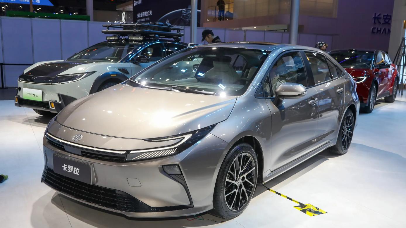 一口价9.9万起诚意不足？新版卡罗拉变化挺大，拉长空间