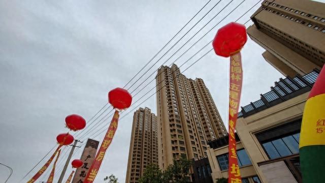 当我们在物业费账单上签字时，到底在和谁缔结契约？