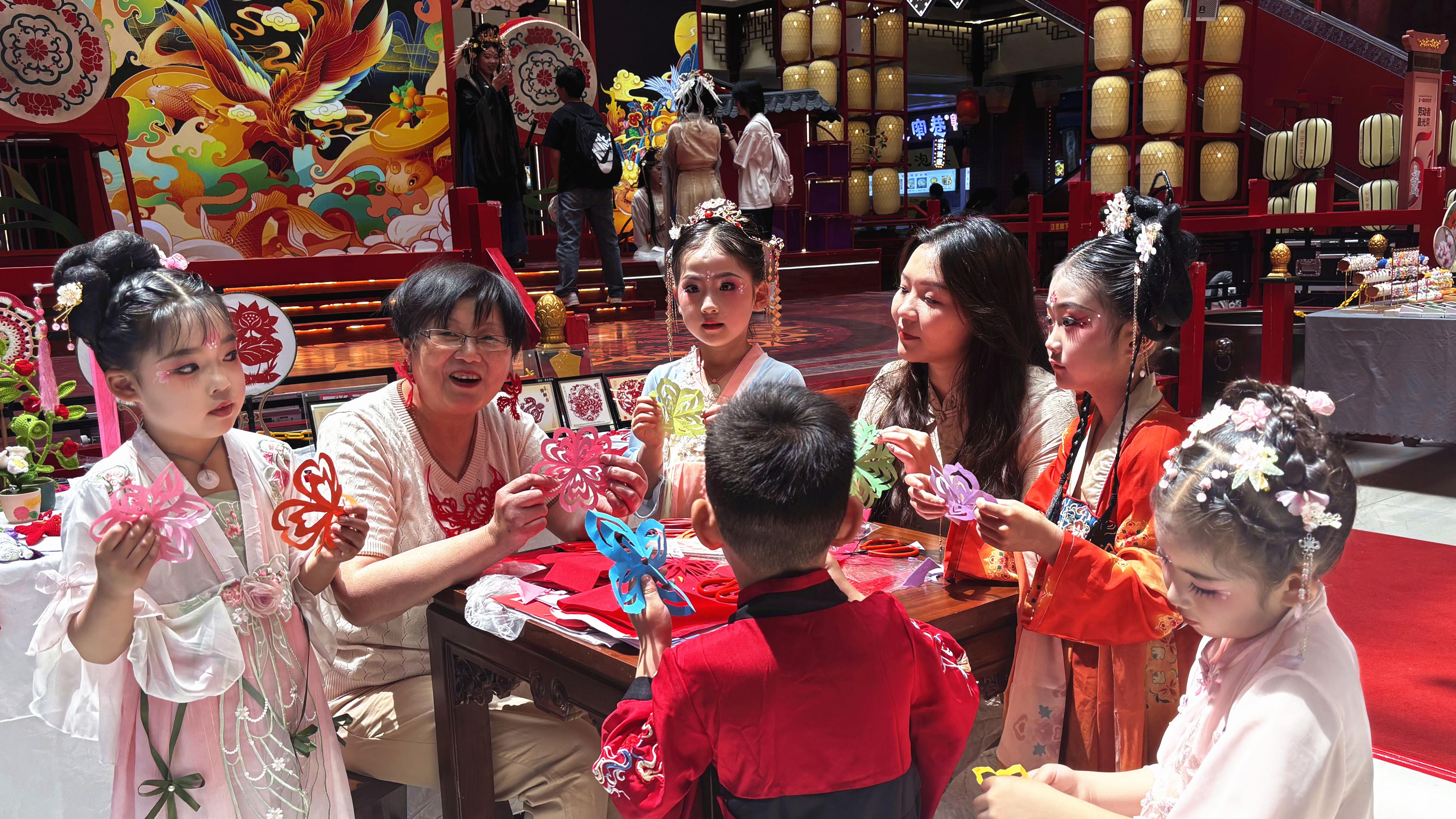 “感觉自己回到了唐朝”——陕西“五一”假期文旅火热