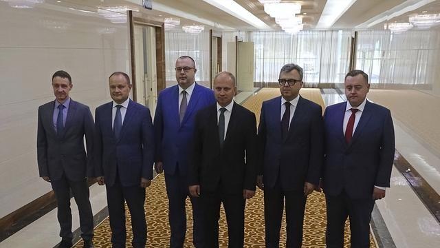 美俄密谈到深夜，普京大秘对结果讳莫如深，泽连斯基一针见血