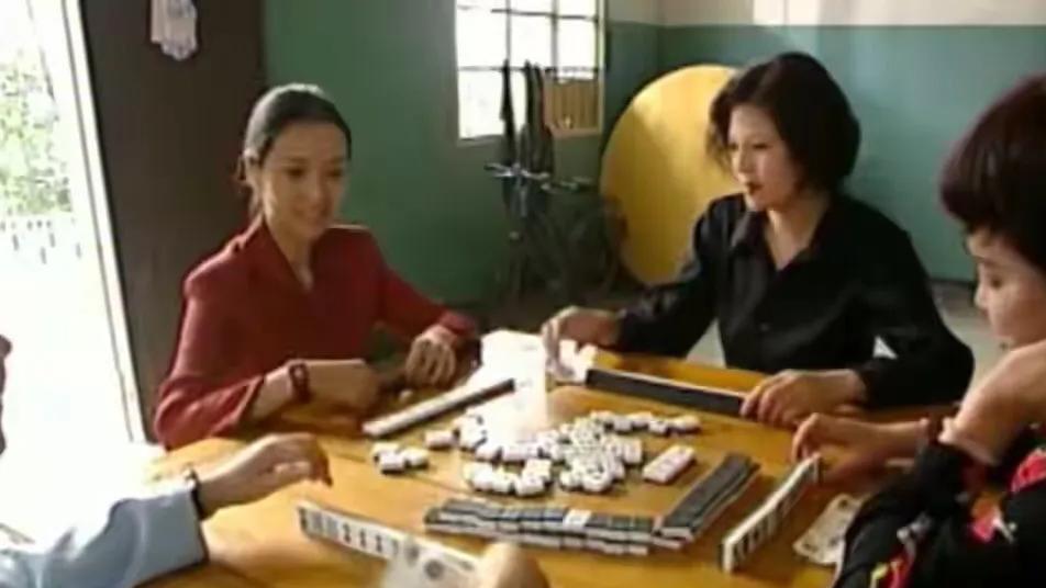 漂亮妻子天天不回家，老实丈夫忍无可忍，拿出了刀，国产伦理片
