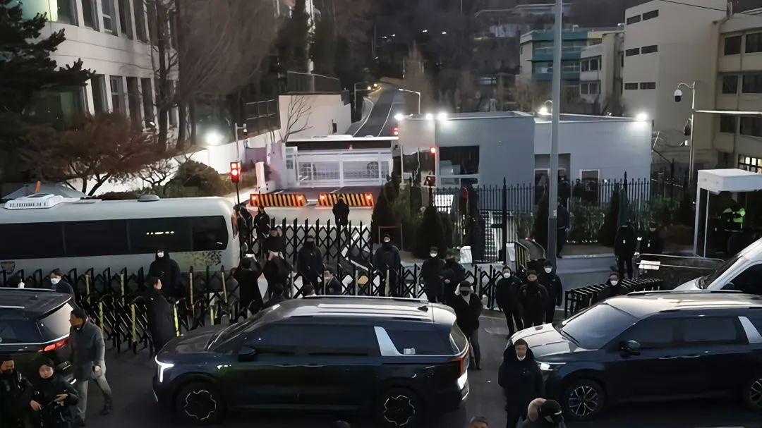 韩国总统尹锡悦公然拒捕，居然还成功了！