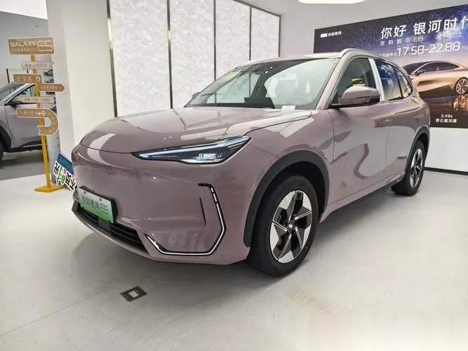 吉利银河E5对标比亚迪元PLUS！17.98万同级较量谁更强