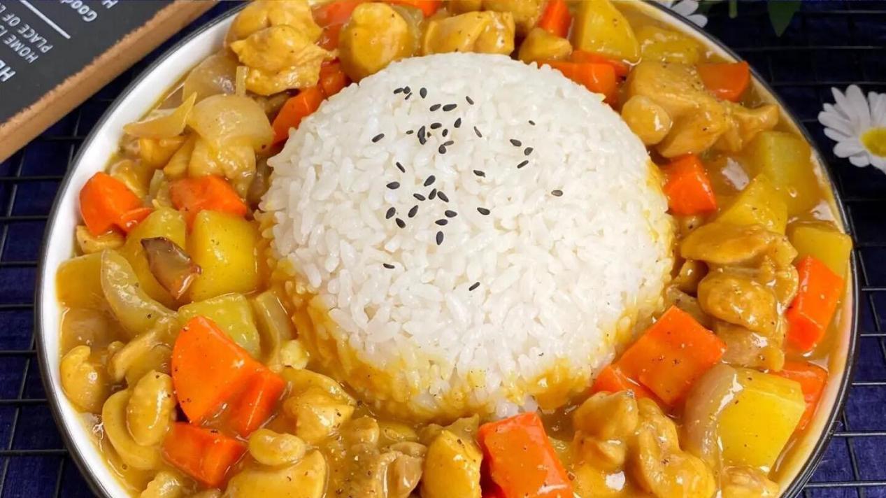原来在家做咖喱土豆鸡这么简单，汁浓味美下饭菜，土豆比鸡块好吃