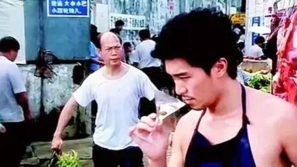 恋与深空推出新卡，角色形象被指太低俗，现实生活中没人会这么穿