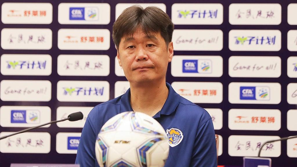 青岛海牛官宣李霄鹏下课，提出续约遭拒，海牛欠薪严重，新帅浮出水面