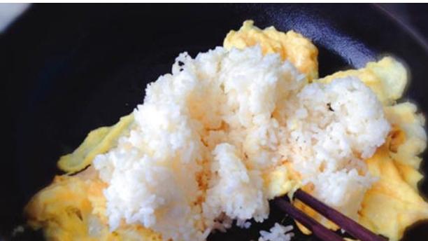 美食正宗“蛋炒饭”，不加胡萝卜不加青豆，堪比五星级饭店！