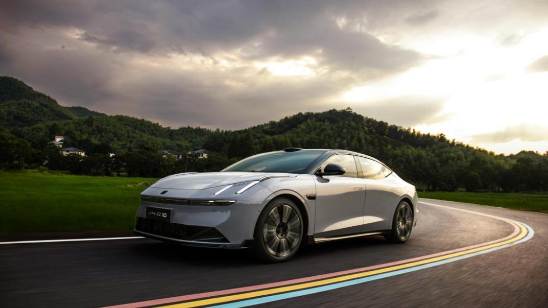 领克10 EM-P的天云米车色，为什么能和潘通年度色完美同框？