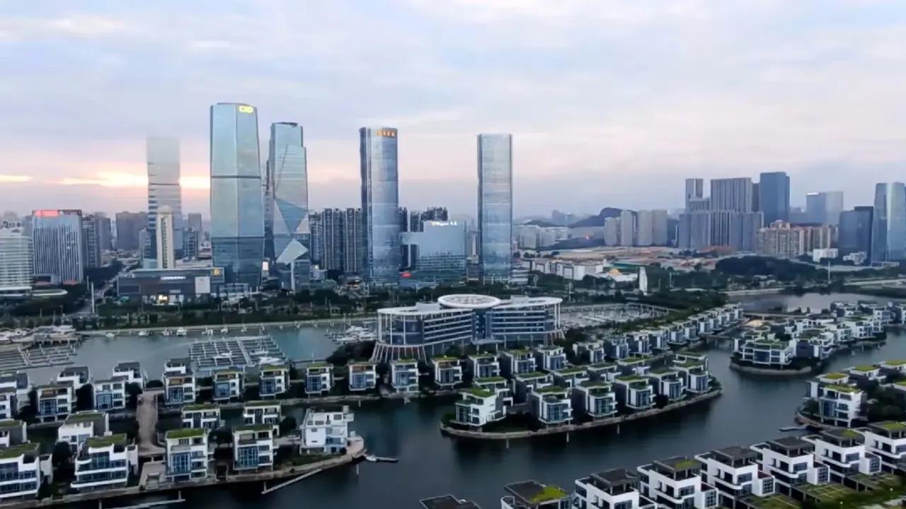 寸土寸金的海上烂尾别墅群，处于厦门黄金地段让人惋惜