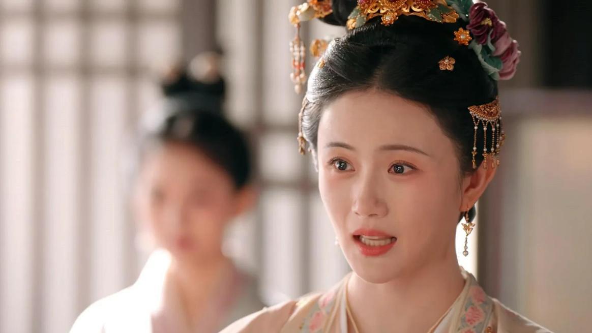 女演员长相很重要，《似锦》卢楚楚一出场，才知啥是英姿飒爽