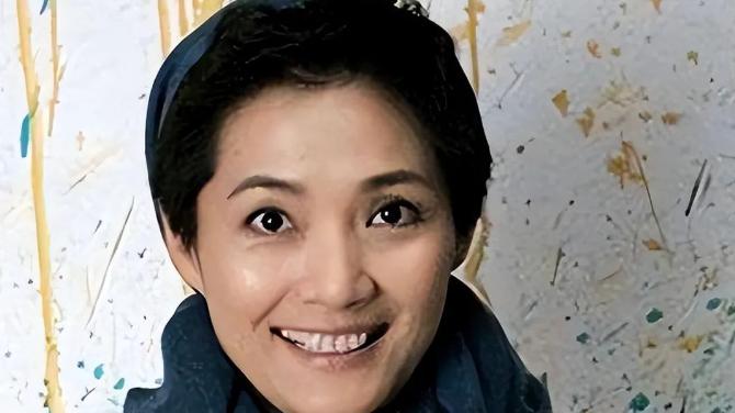 张子健祭拜前妻！李婷墓地曝光，在高楼大厦旁，女儿长的很像妈妈