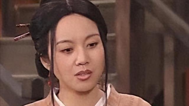 当年《武林外传》这部剧简直太火了，她演的佟湘玉一口陕西话，精明又风情，把角色展现得特别好