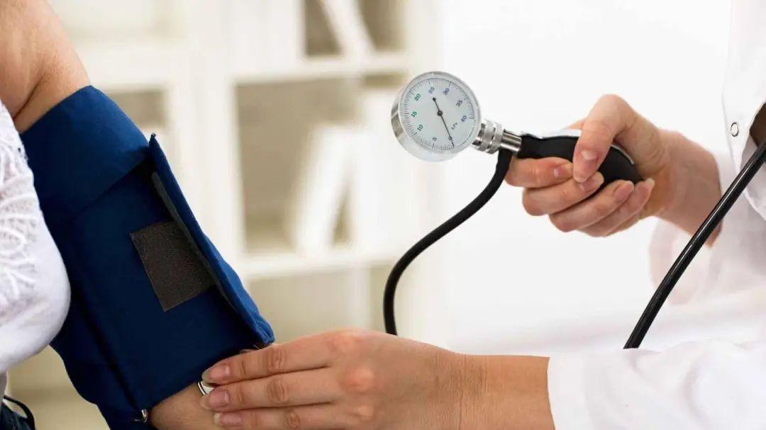 为什么天一热，血压突然没那么高了？别急着停降压药！