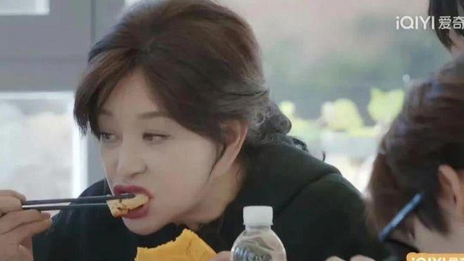 刘晓庆回应真人秀争议，宣布不再参演《一路繁花》。