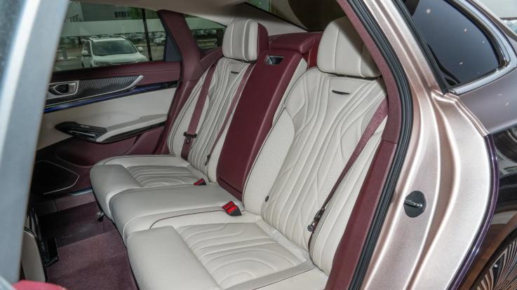 豪华中大型车也要性价比？终端优惠9.4万，红旗H9选购建议