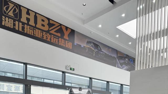 和方程豹豹8同级，华为乾崑智驾加持，全新猛士M817实车首次曝光