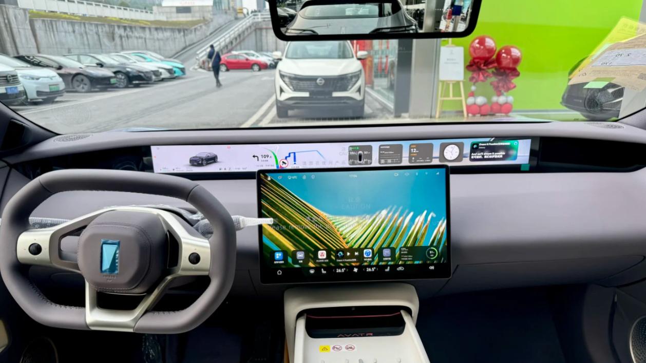 首批阿维塔06实车，双眼皮大灯，流畅轿跑，有增程有纯电