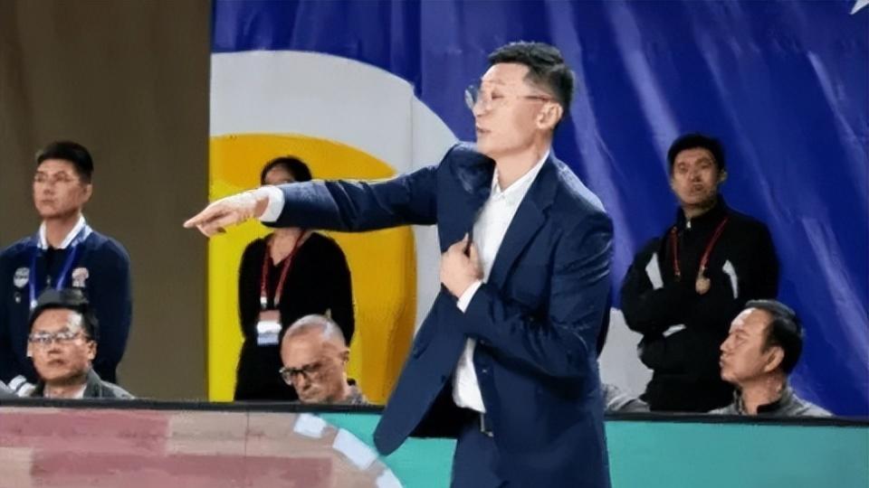 新疆85-89北京1喜3忧！篮板被爆，西尔扎提没法看，刘炜糟糕用人