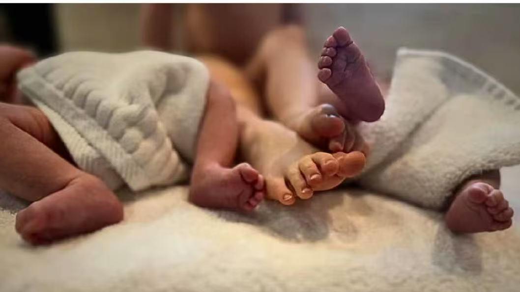 艾梅柏·希尔德秘密诞下双胞胎！孩子生父成谜，马斯克再躺枪？